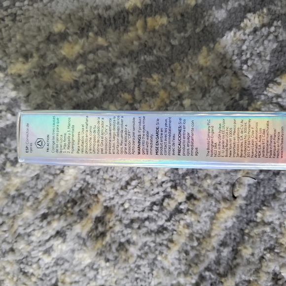 NWT Dark Circle Corrector - Picture 4 of 6